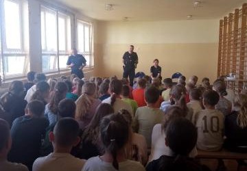 Bezpieczeństwo w czasie wakacji – spotkanie policjantów z uczniami naszej szkoły