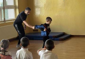 Uczymy się, jak reagować wobec nieznajomych