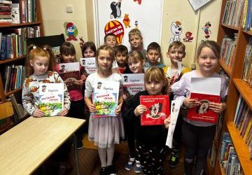 Pierwsze Krok w Świecie Literatury –  pasowanie pierwszoklasistów na czytelników