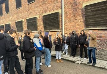 Uczniowie klasy 7 i 8 w szczególnych Miejscach Pamięci  - Oświęcim i Wadowice