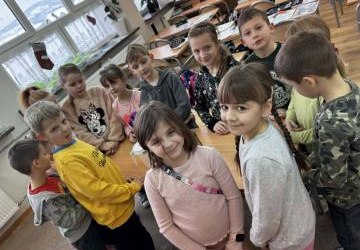 Woda w ruchu – lekcja przyrody w klasie pierwszej