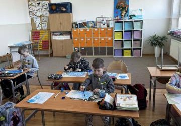 Eksperymenty z lodem i wodą w klasie 1