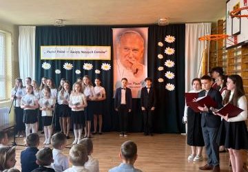 „Papież Polak – Święty Naszych Czasów”